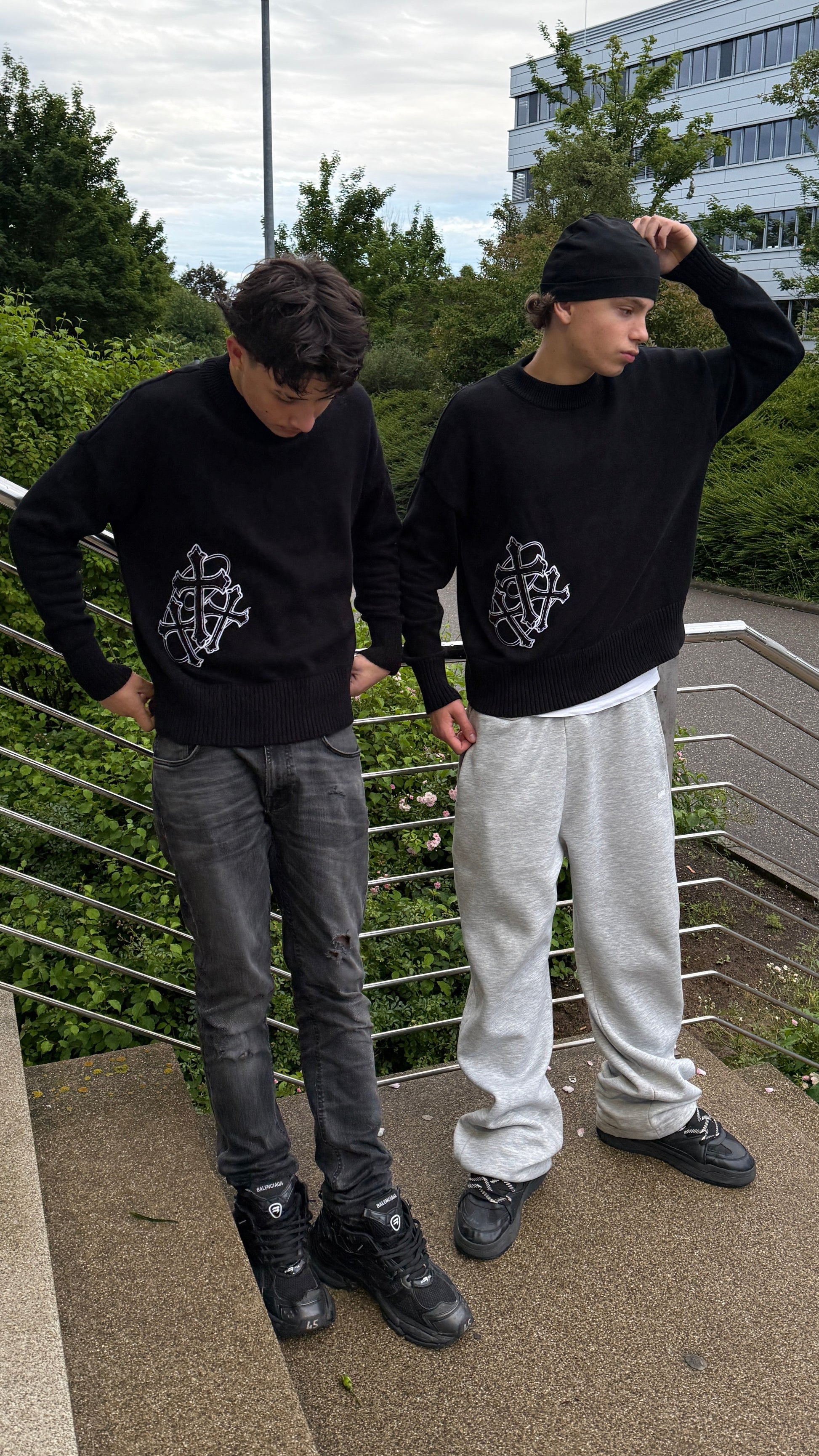 Knit sweater black